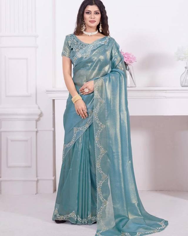 Women Embellished Saree with Contrast Border